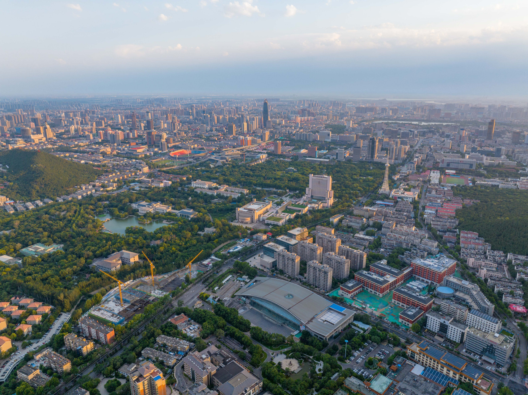 大疆御3pro无人机航拍济南城市风光,用广角镜头展现济南广阔的全景
