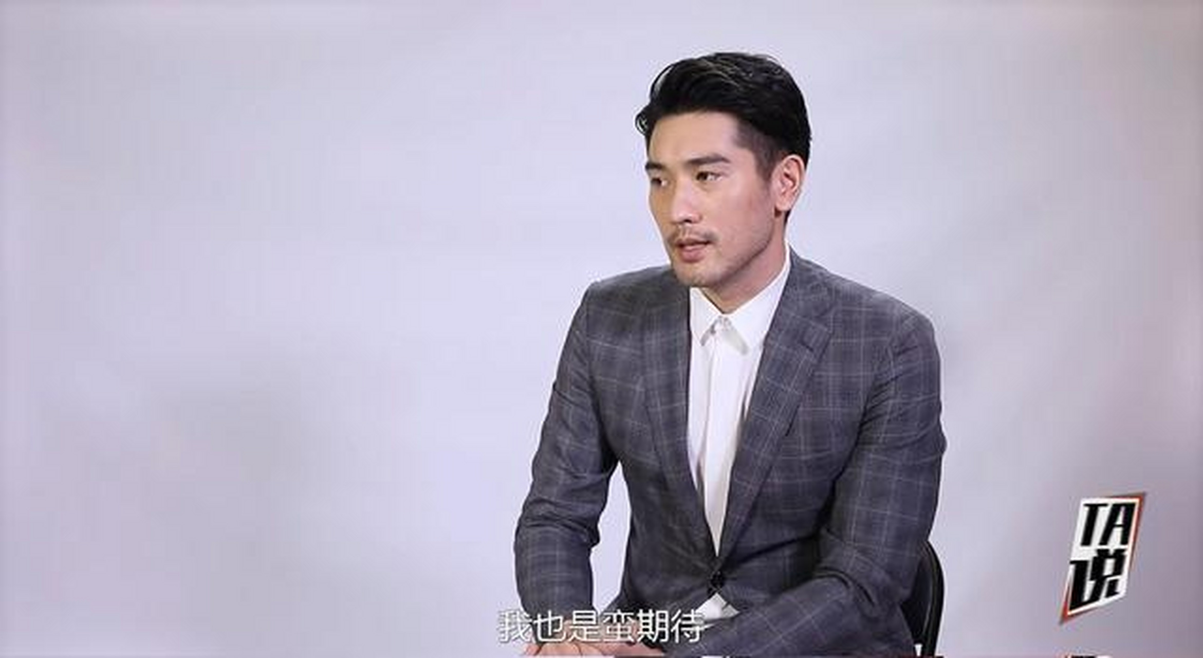 2010年,我偶然看过几眼《桃花小妹》,高以翔在里面演一个酷爱运动的