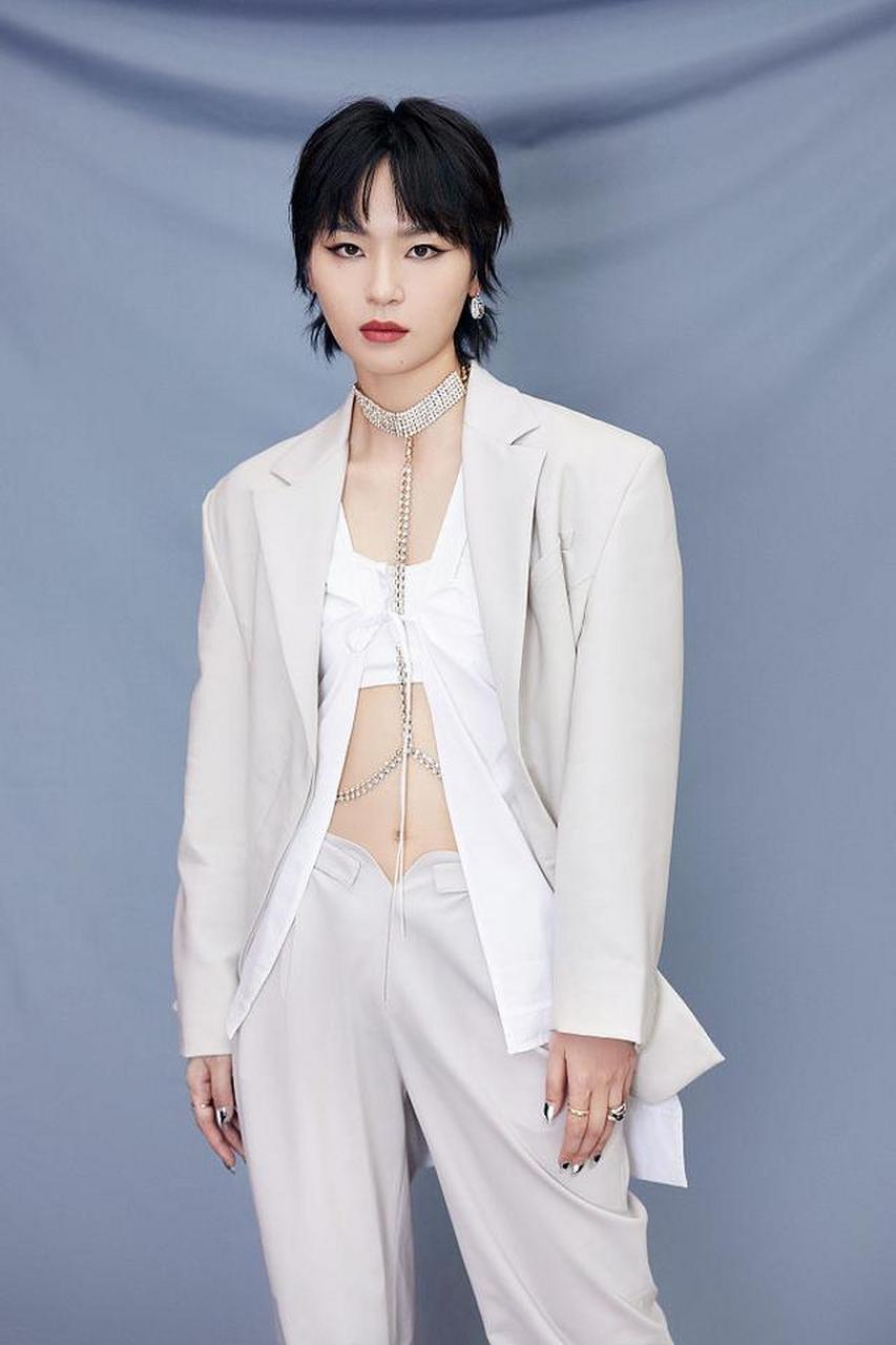 周笔畅时尚写真完美驾驭多变造型 性感御姐霸气外露飒气满满