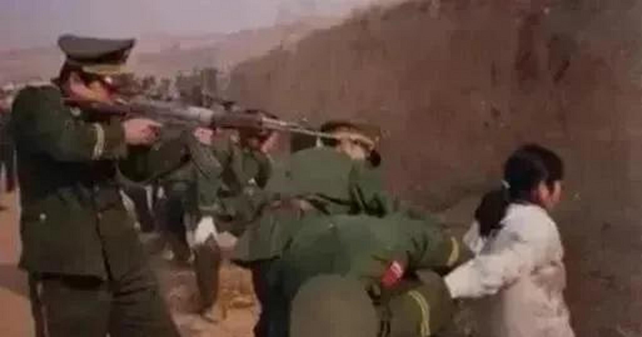 百家号星火计划# 90年代,一个名叫陆金凤的女死刑犯被执行枪决时的