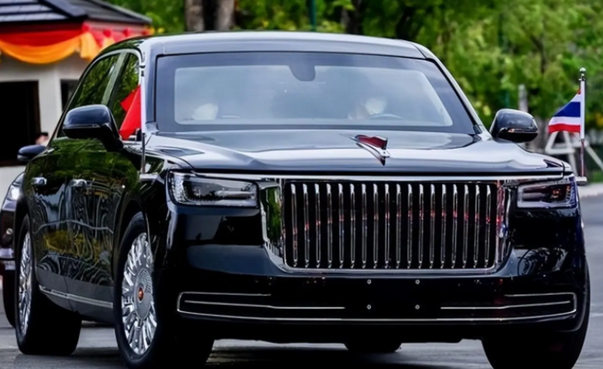 都充满了非常浓厚的民族色彩,大量中国风元素的使用,让整台车彰显出