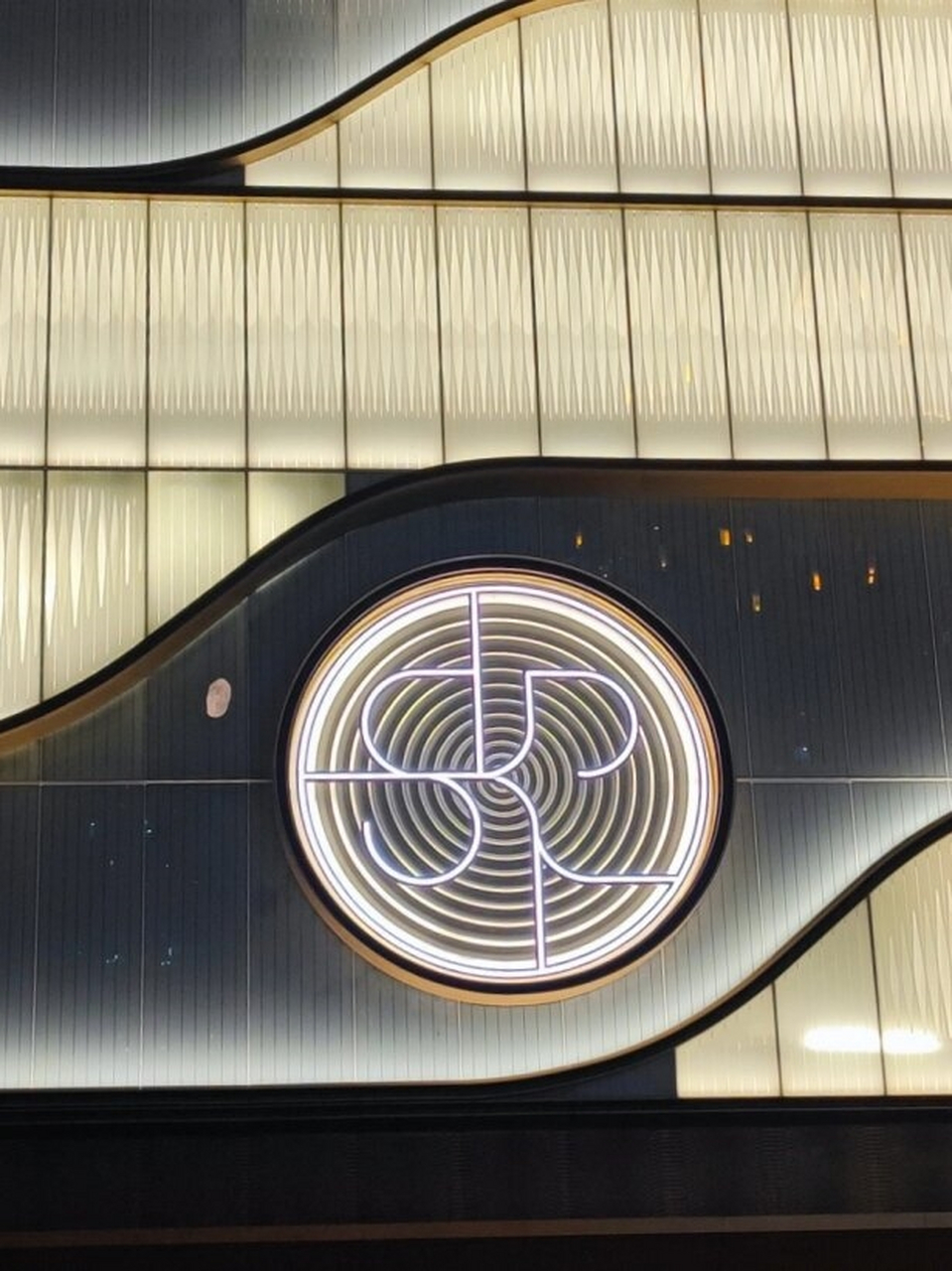 华丽绽放:武汉skp-中西部最值得期待的购物中心之首  一,基本信息