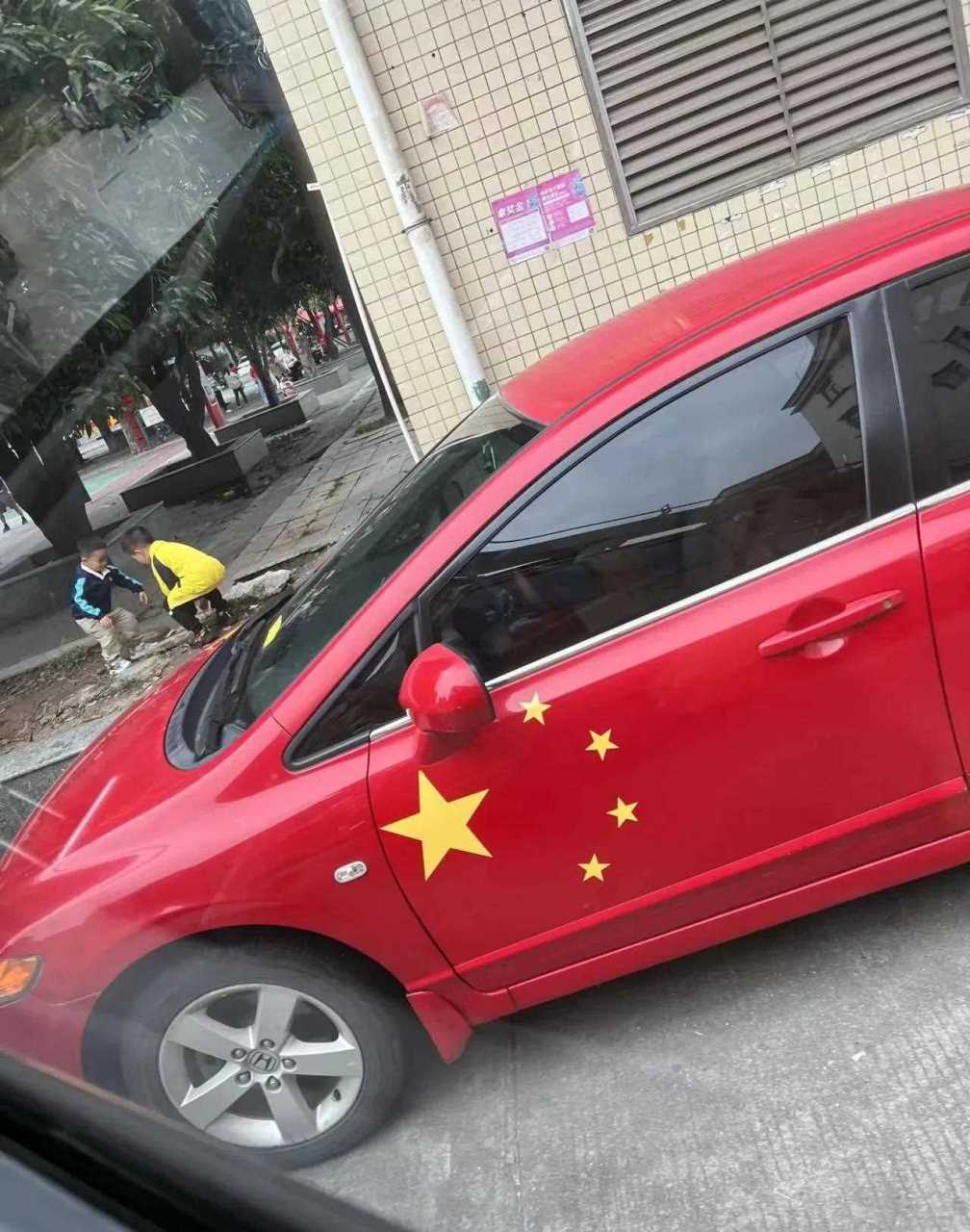 到底是爱国还是爱车,既然这么爱国还买鬼子车.