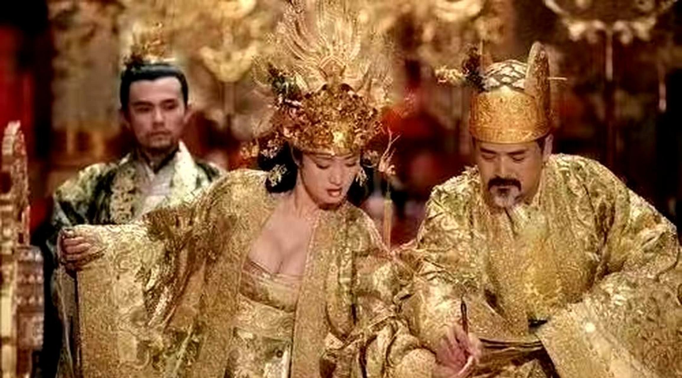 巩俐在电影《满城尽带黄金甲》中的形象非常符合唐朝的审美.