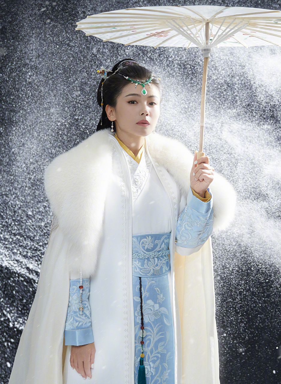 刘涛的这组造型,是不是梦回《琅琊榜》?