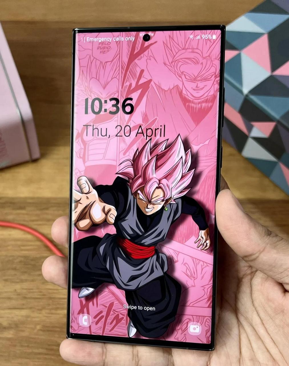 大屏幕是真的香,当三星s23 ultra用上这两张龙珠壁纸后,效果也是相当