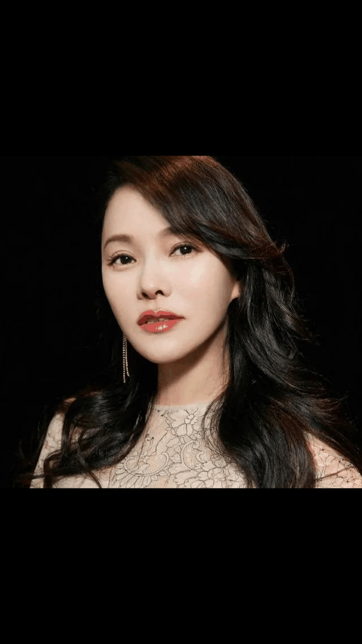 gif创作人# 52岁的陈韵晴花210万,为古巨基生下儿子.