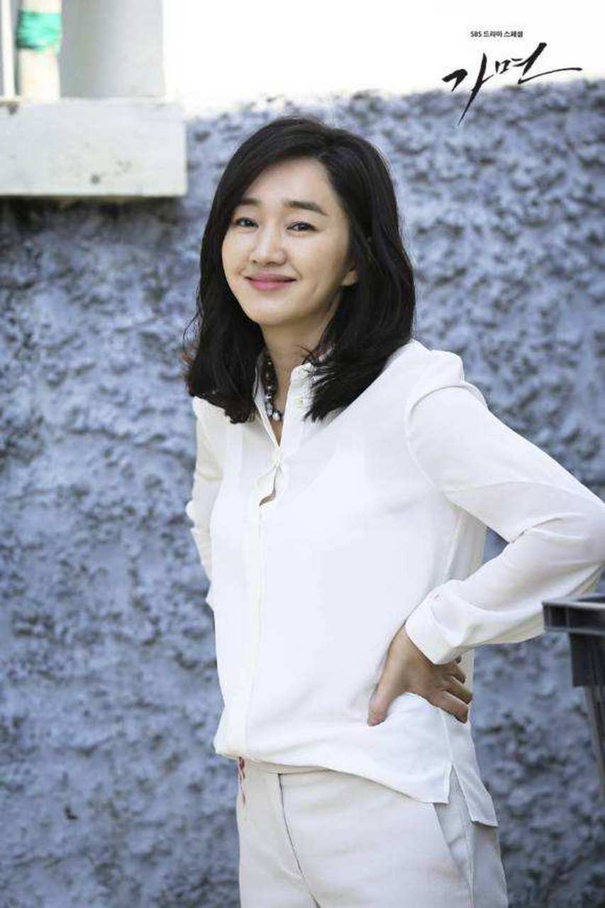 我太受折磨了,在亲戚朋友面前装得若无其事,一回到家我们又冷若冰霜