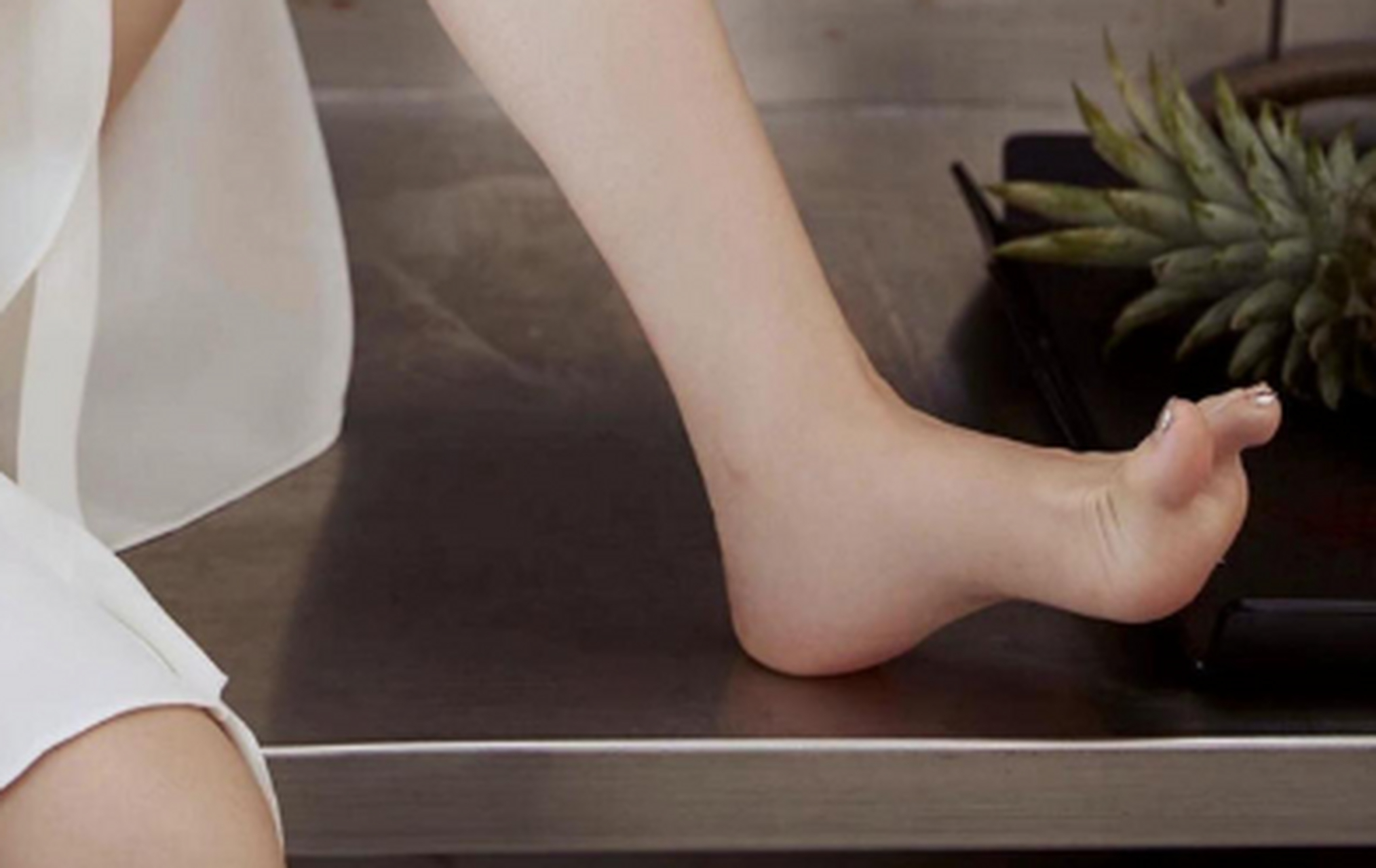 图三放大的脚指头,是不是看起来怪怪的