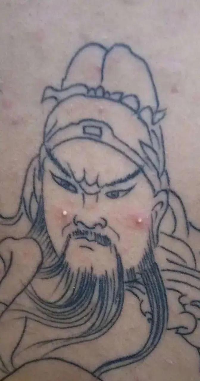 "朋友的纹身,最近有点上火" 哈哈哈哈哈哈 #趣图搞笑