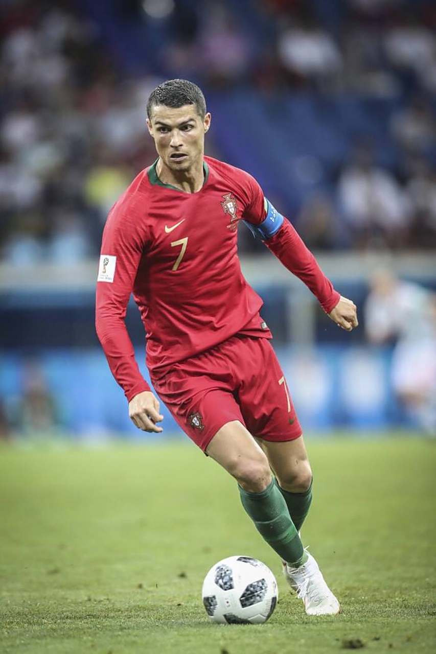 c罗国庆节晒葡萄牙球衣照,6月10日是葡萄牙国庆节,c罗也在今天晒出