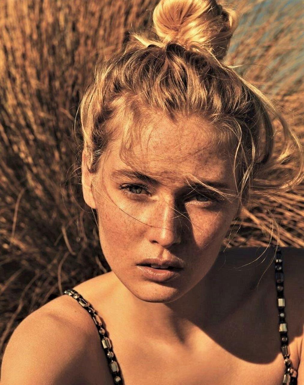 俄罗斯超模南希·施耐德,乌克兰《时尚芭莎》阳光暖意摄影