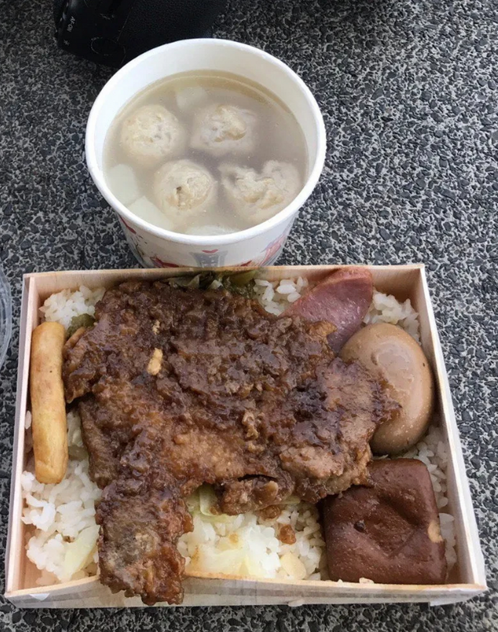 2020年国民党党代会的午餐便当 价值新台币80元(约人民币19元) 你觉得