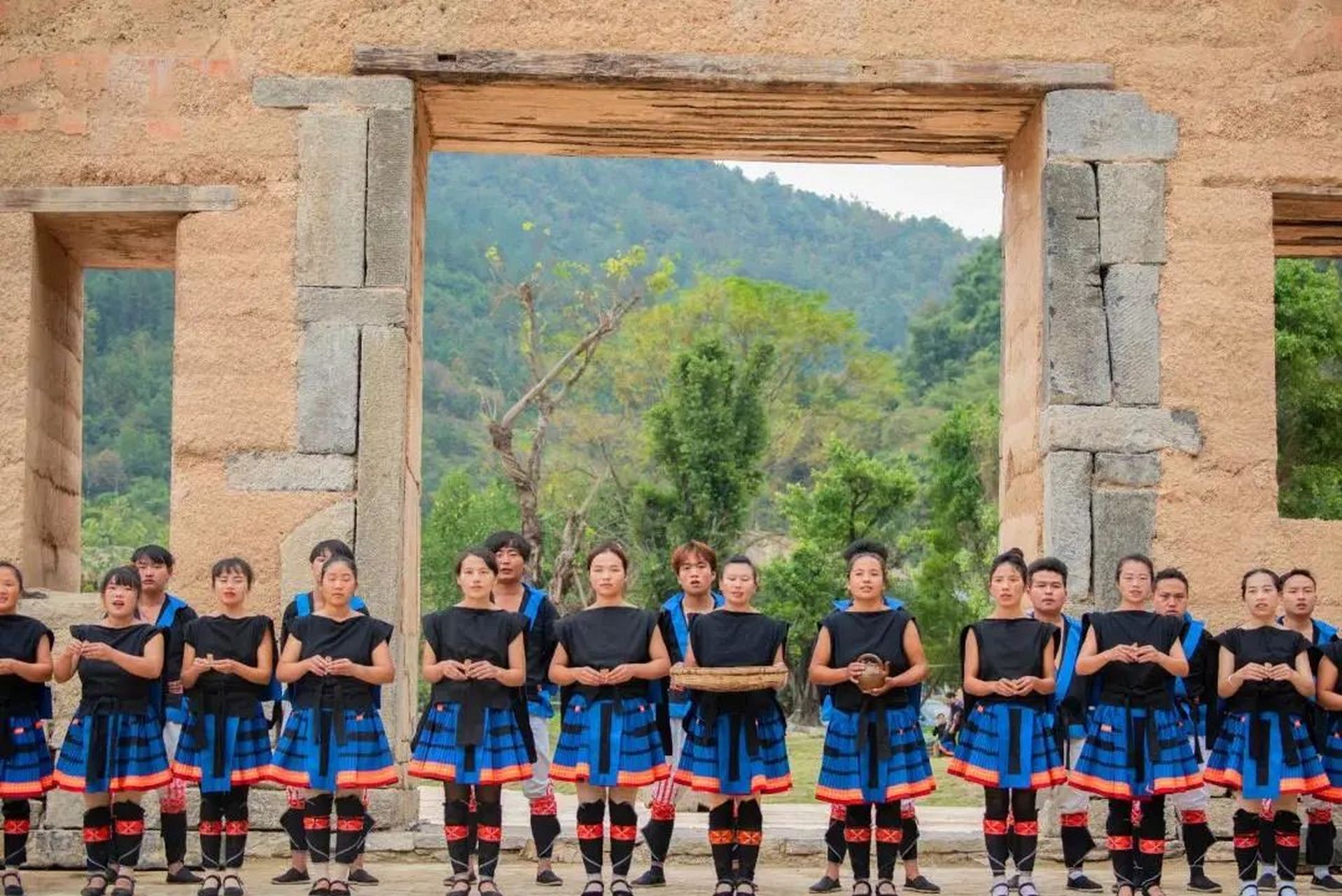 瑶山古寨,位于荔波县瑶山瑶族乡拉片村,菇类村境内,是中国最后持枪