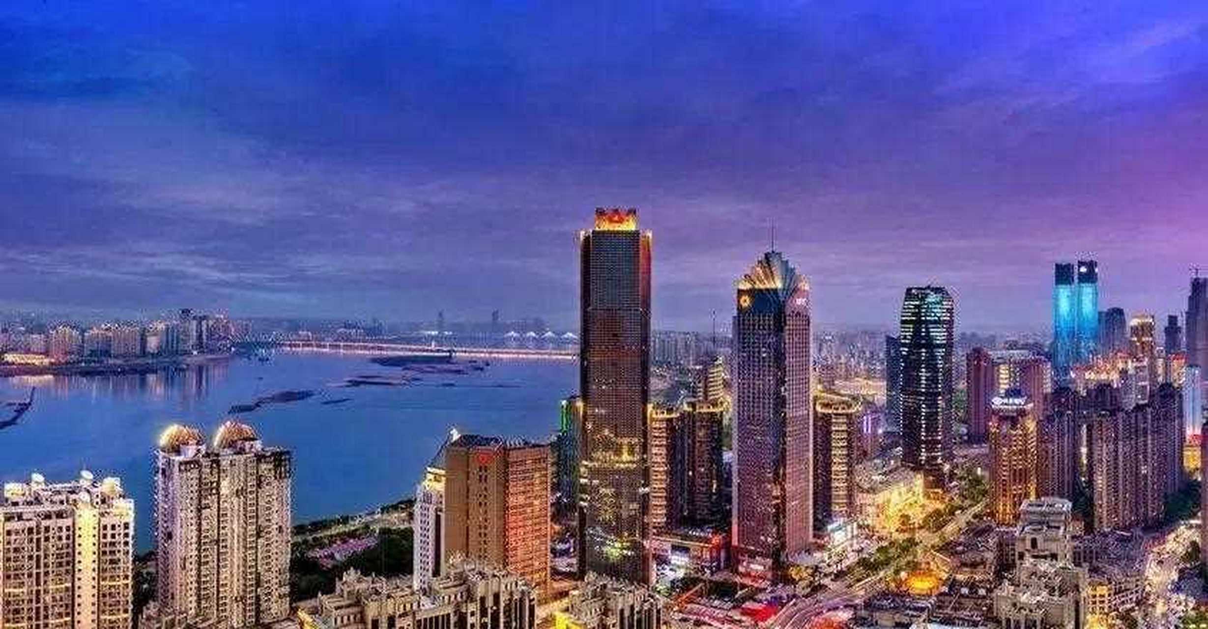 江西南昌红谷滩夜景,比上海外滩还繁华