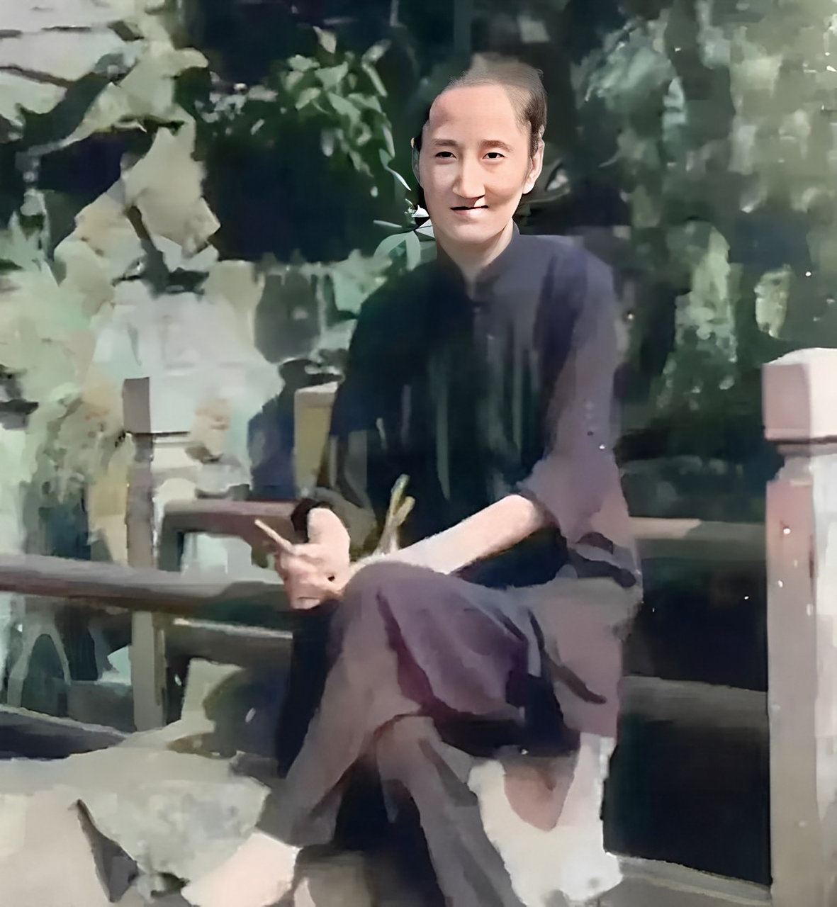 受这三种关系的影响,很多人只关注陆小曼的  在风流韵事,但事实上,她