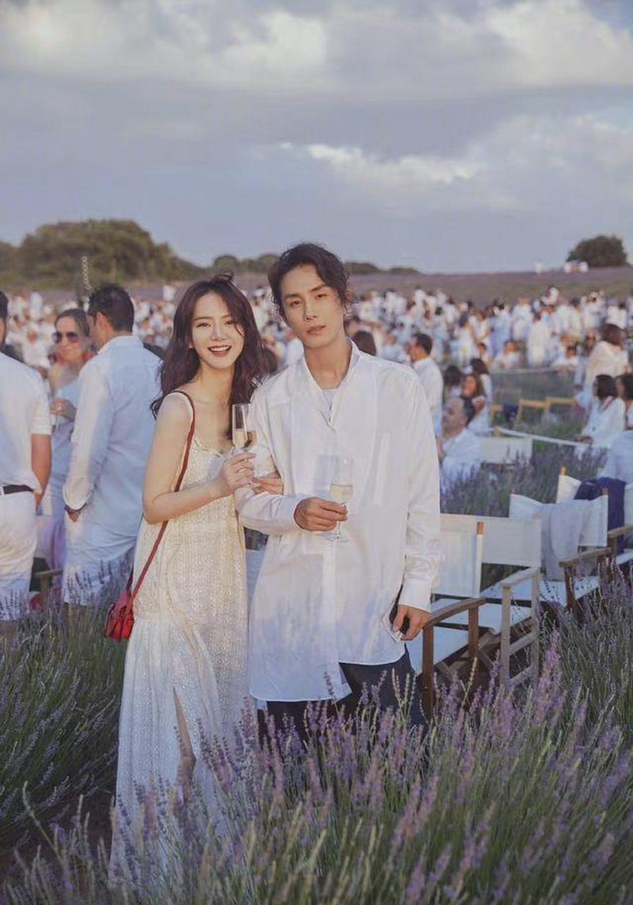 戚薇李承铉的婚礼照片 戚薇李承铉一直都是平平淡淡的幸福啊[比心]