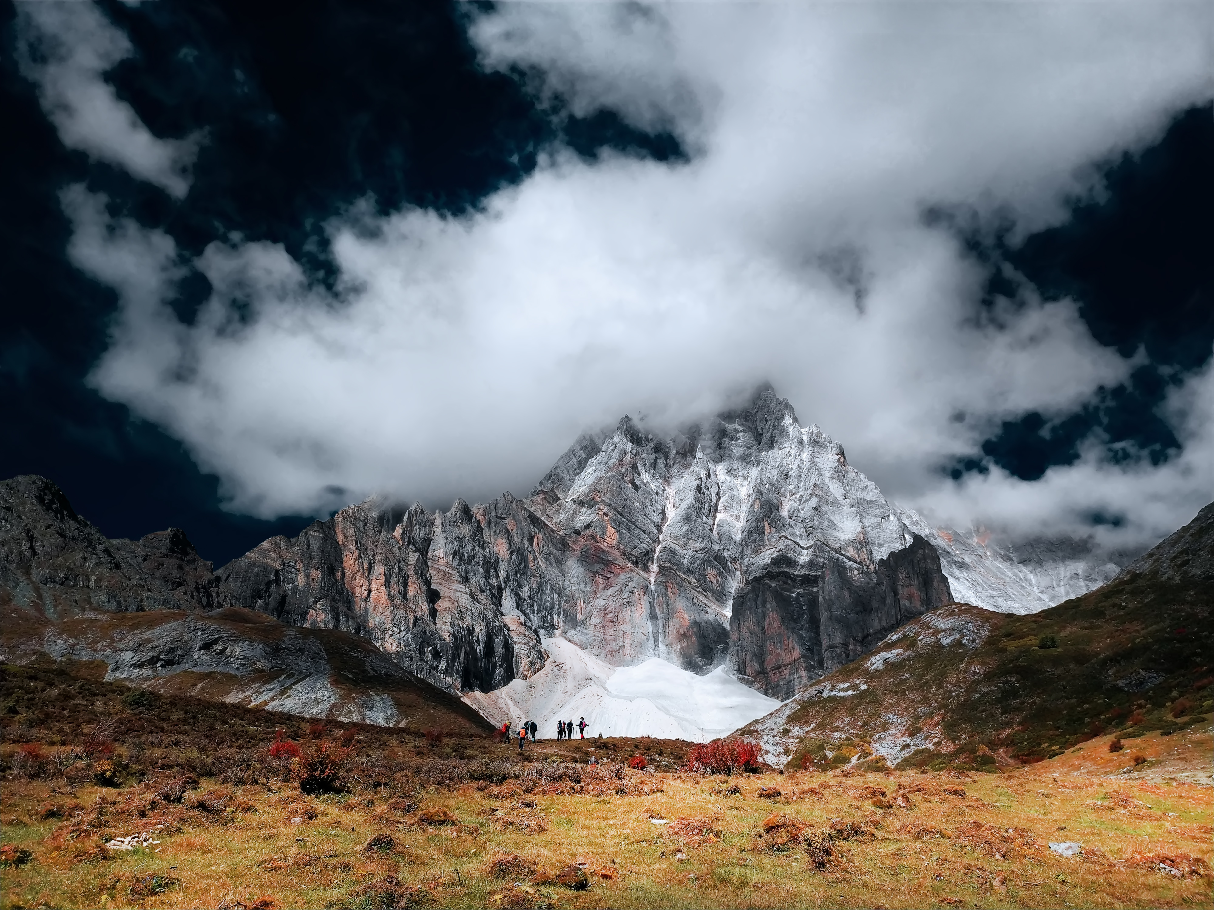 稻城亚丁三神山之夏诺多吉背面的风景