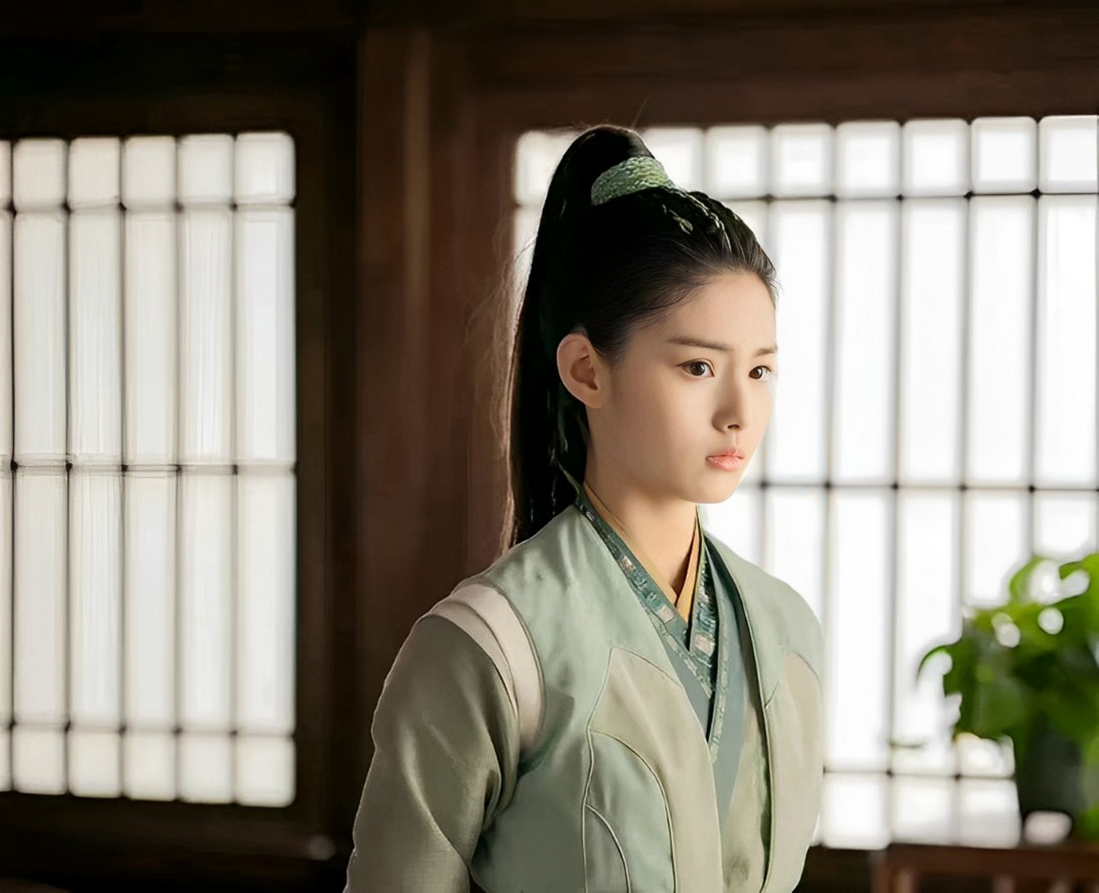 她觉得自己像个富