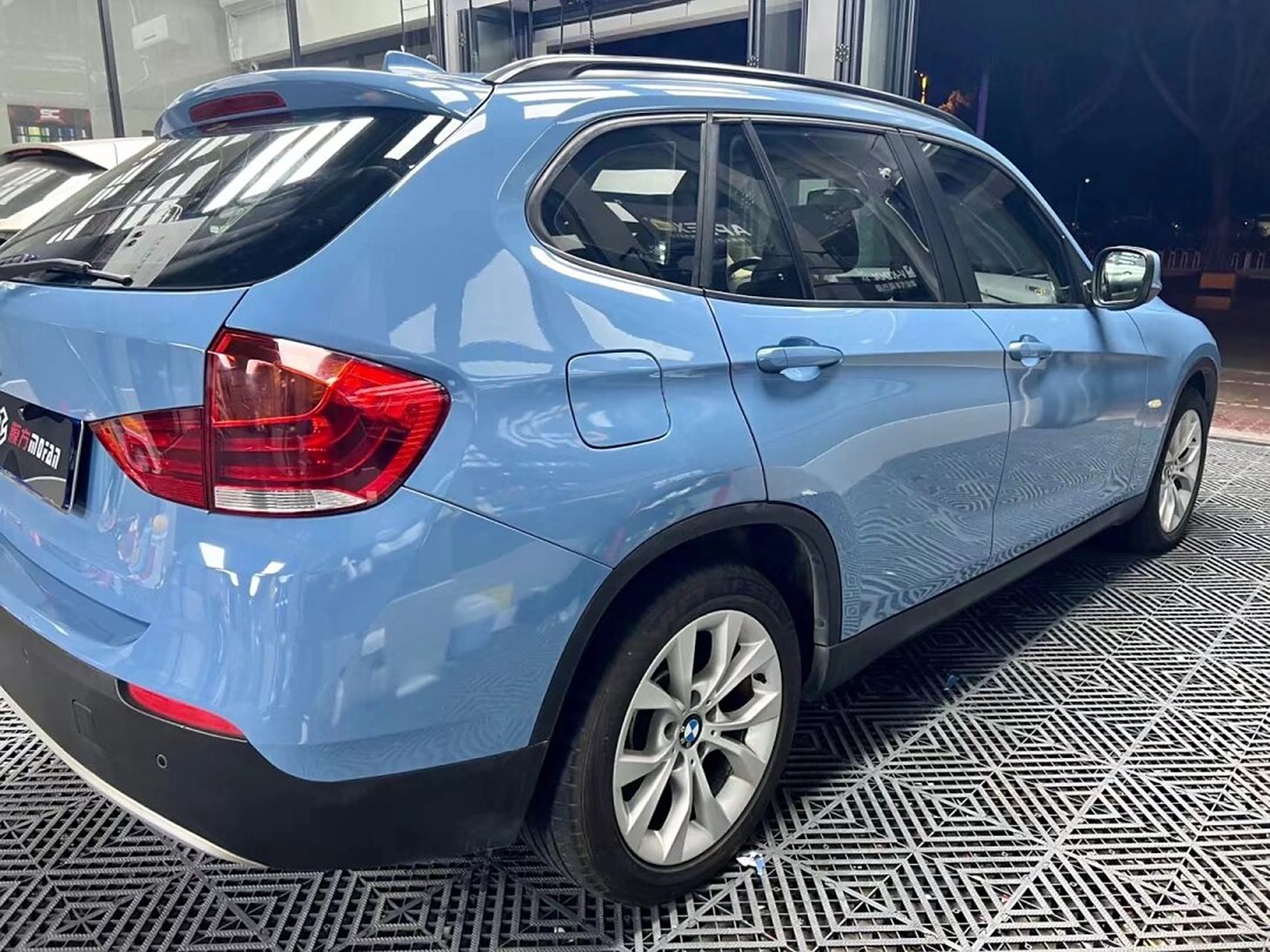 宝马x1 改色pet 水晶陶瓷蓝  这个颜色很好看,是大众喜欢的颜色