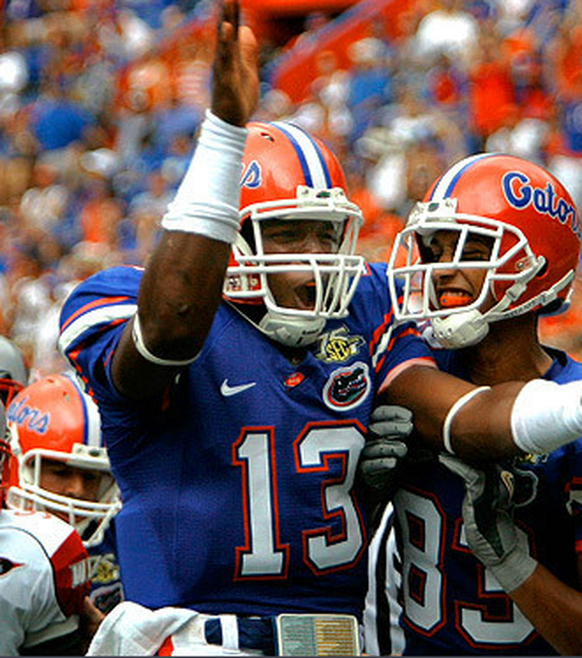 卡姆·牛顿(cam newton)是一位美国职业足球运动员,目前效力于新