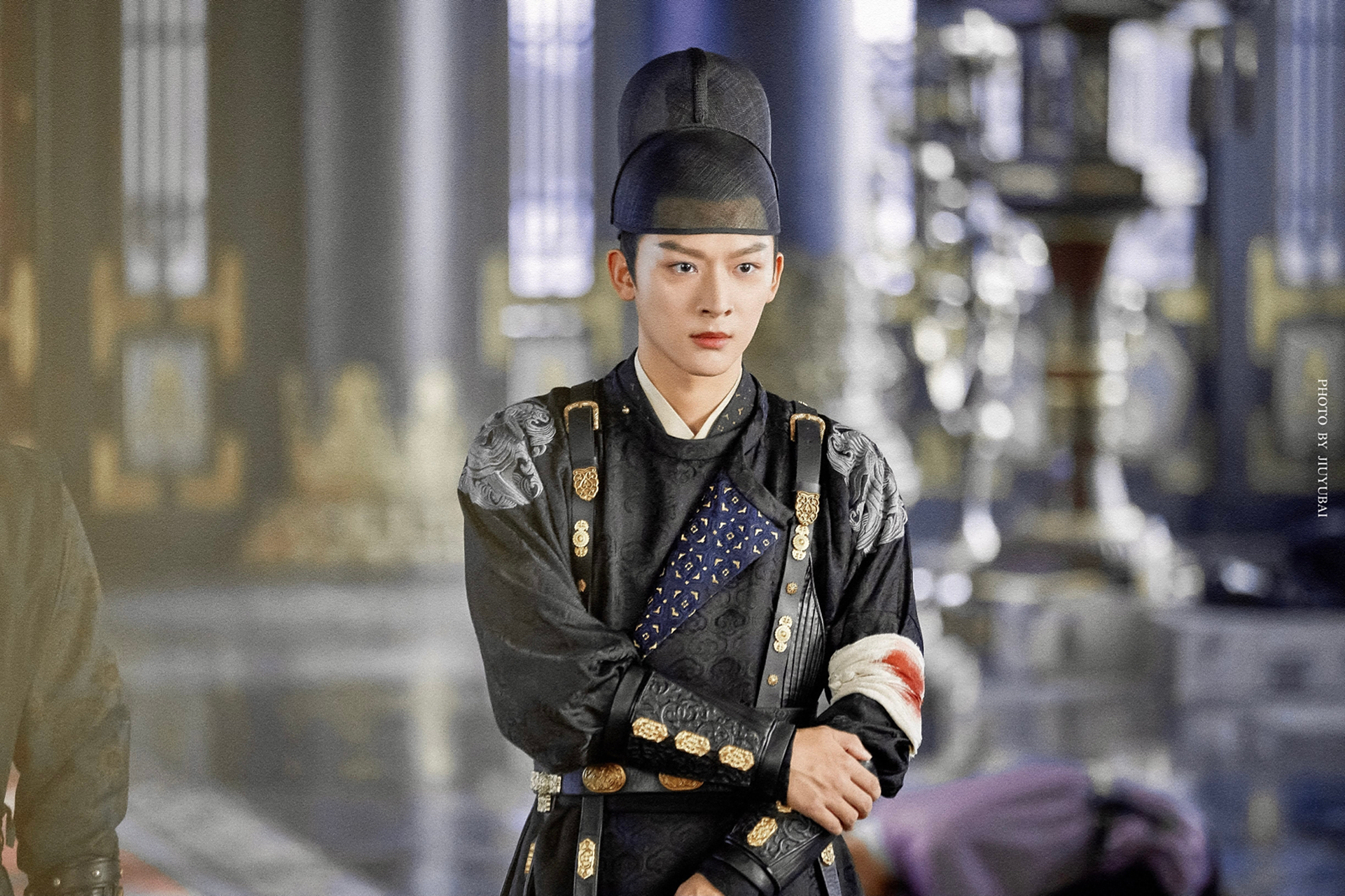 张晚意在《风起霓裳》里的曹王真是帅到没朋友,造型好贵气,简直可以