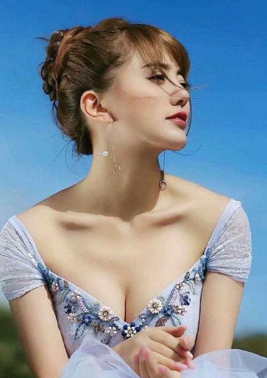 分享图片 ——阿兰·达瓦卓玛,颜值最高的藏族女性,身材婀娜,声音甜美