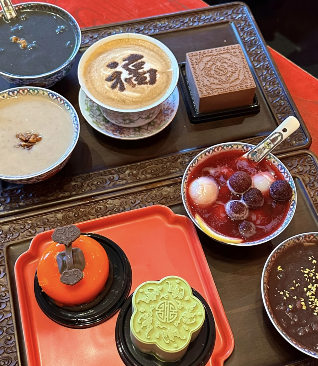 网友:花近200元,品尝了几份故宫的下午茶,体验了过去皇室名媛的生活!