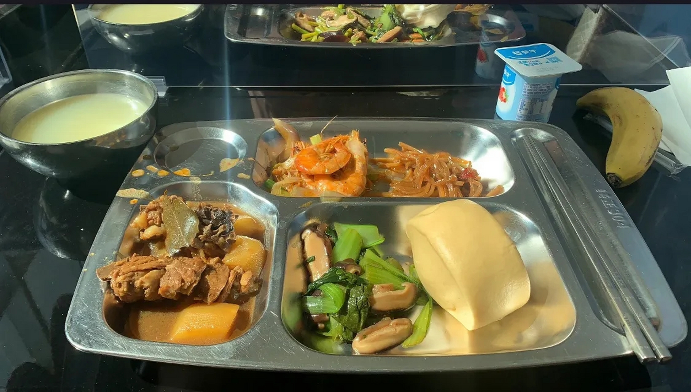 图一,某机关的1元中午工作餐 图二,某设计院2元中午工作餐 图三,某