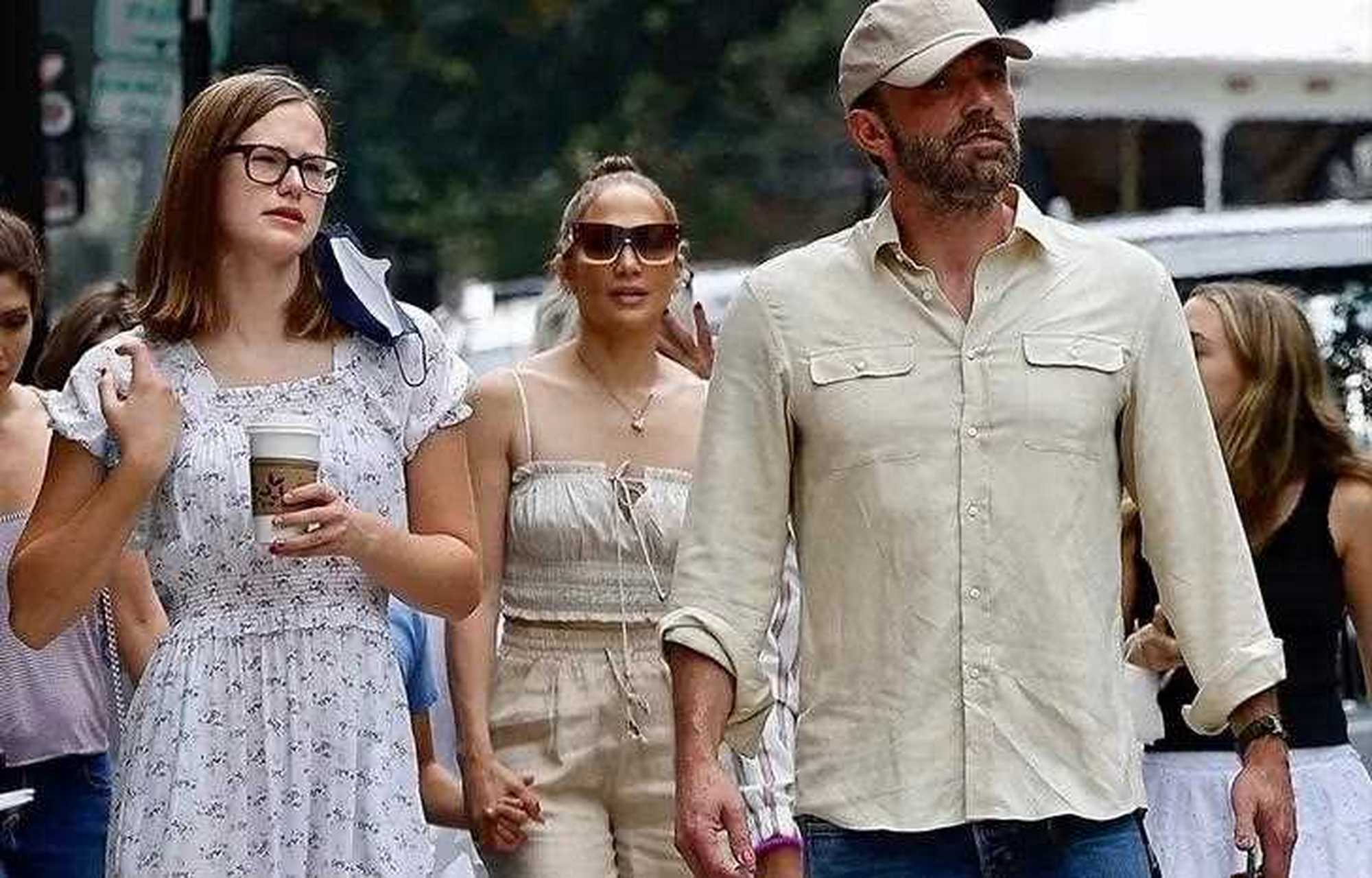 本·阿弗莱克和詹妮弗·洛佩兹的派对时间到了——这对新婚夫妇刚刚在