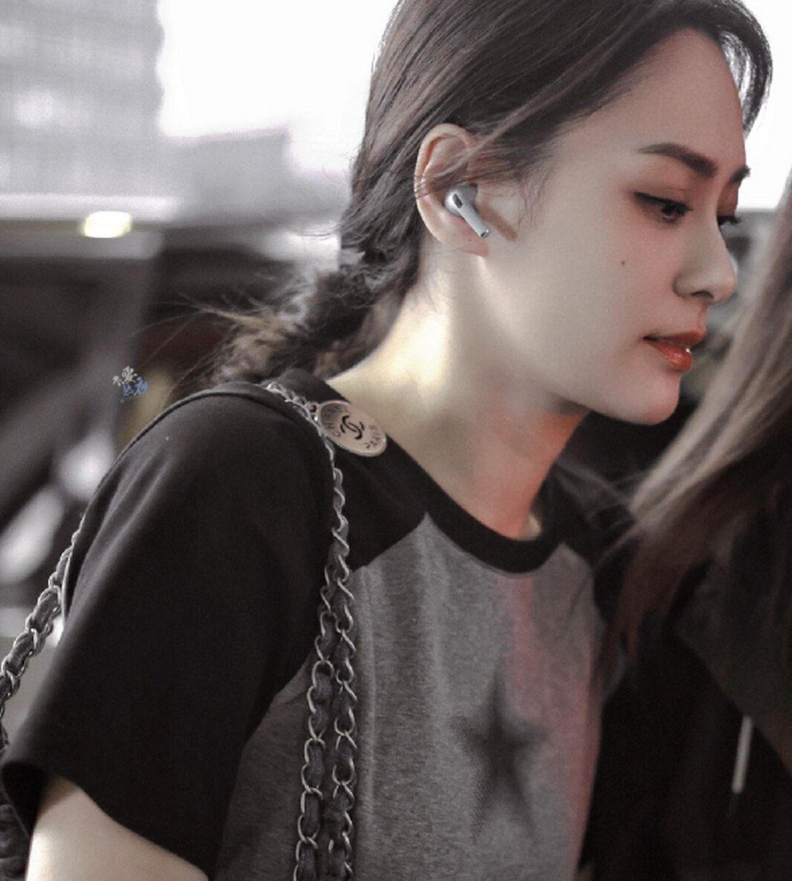 她可真是太年轻了!就像是吃了防腐剂!