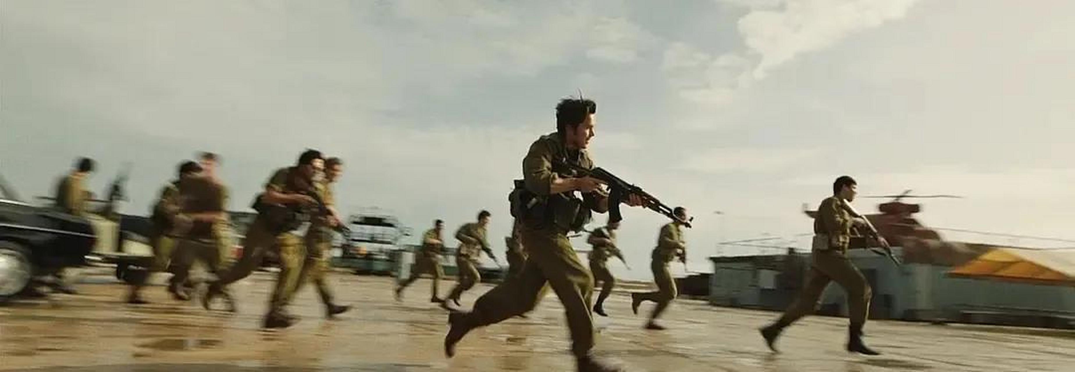 今天给大家带来一部高分剧情电影《火狐一号出击》又名《恩德培行动》