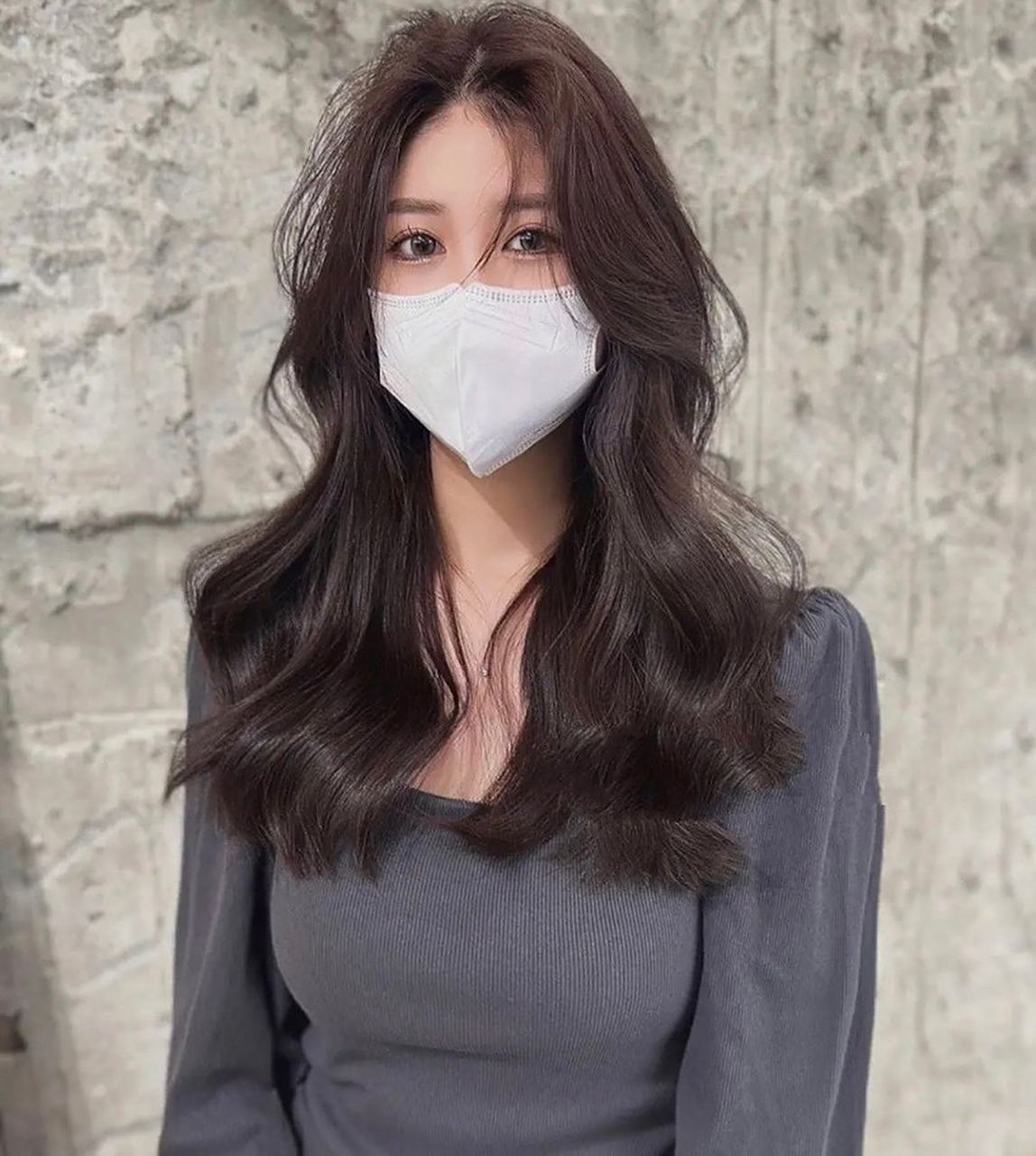 2023流行中长发女生标配法式大波浪卷发!