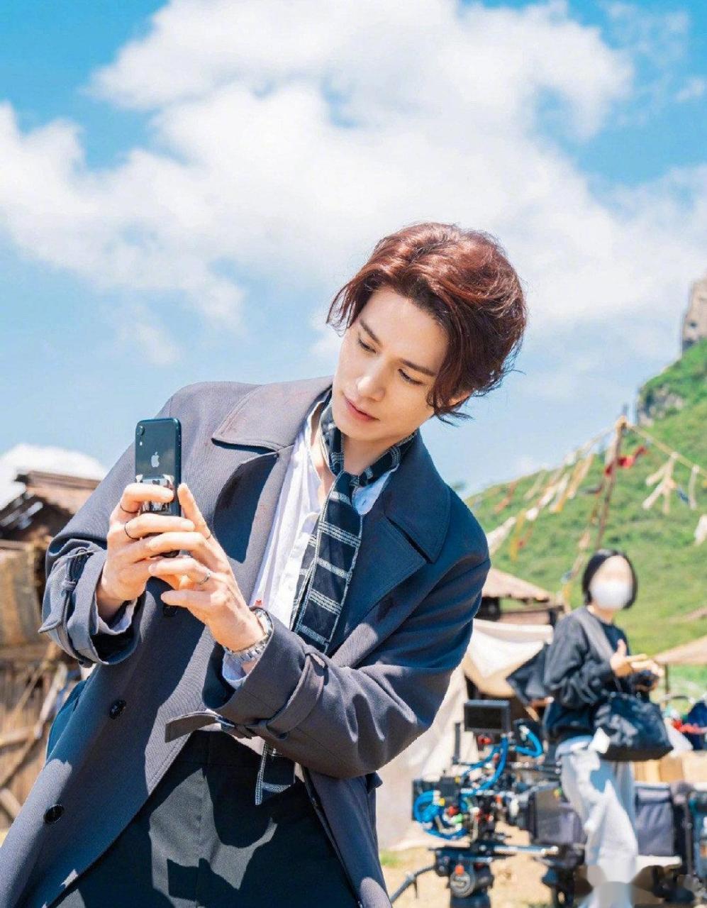花絮照 这哥是真九尾狐吧 #李栋旭新剧花絮照#  #李栋旭九尾狐传1938
