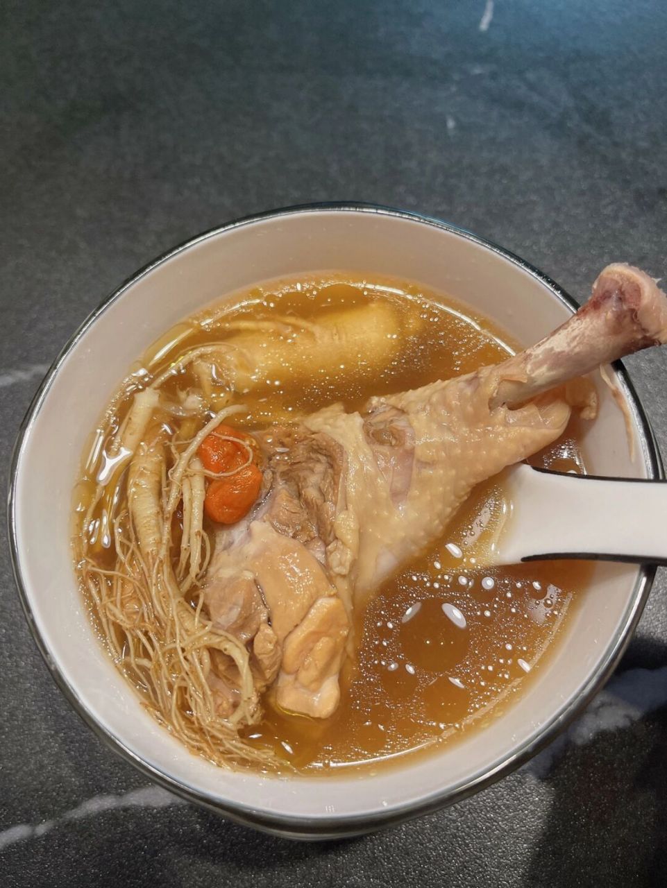 人参鸡汤的功效(松茸人参鸡汤的功效)