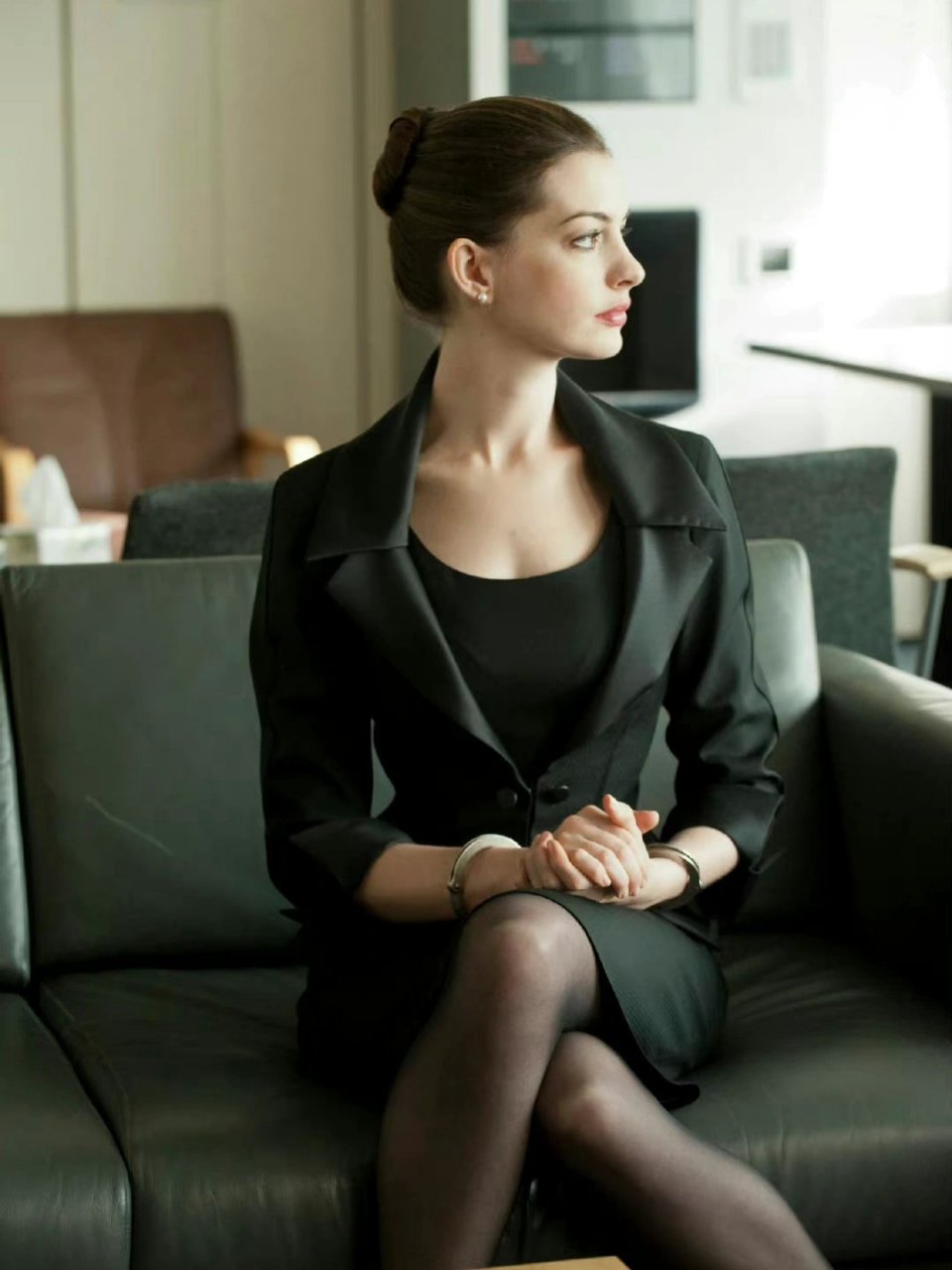 安妮·海瑟薇肤白貌美,美人迟暮,40岁仍美到令人窒息!