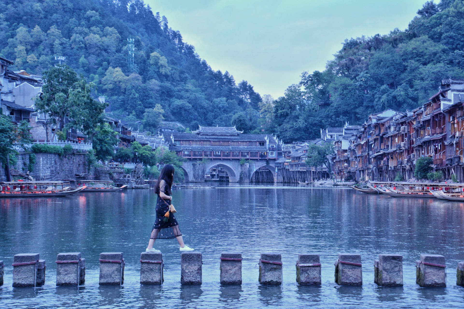 凤凰古城沱江跳岩,是凤凰古城最具标志性的景点之一 9015.