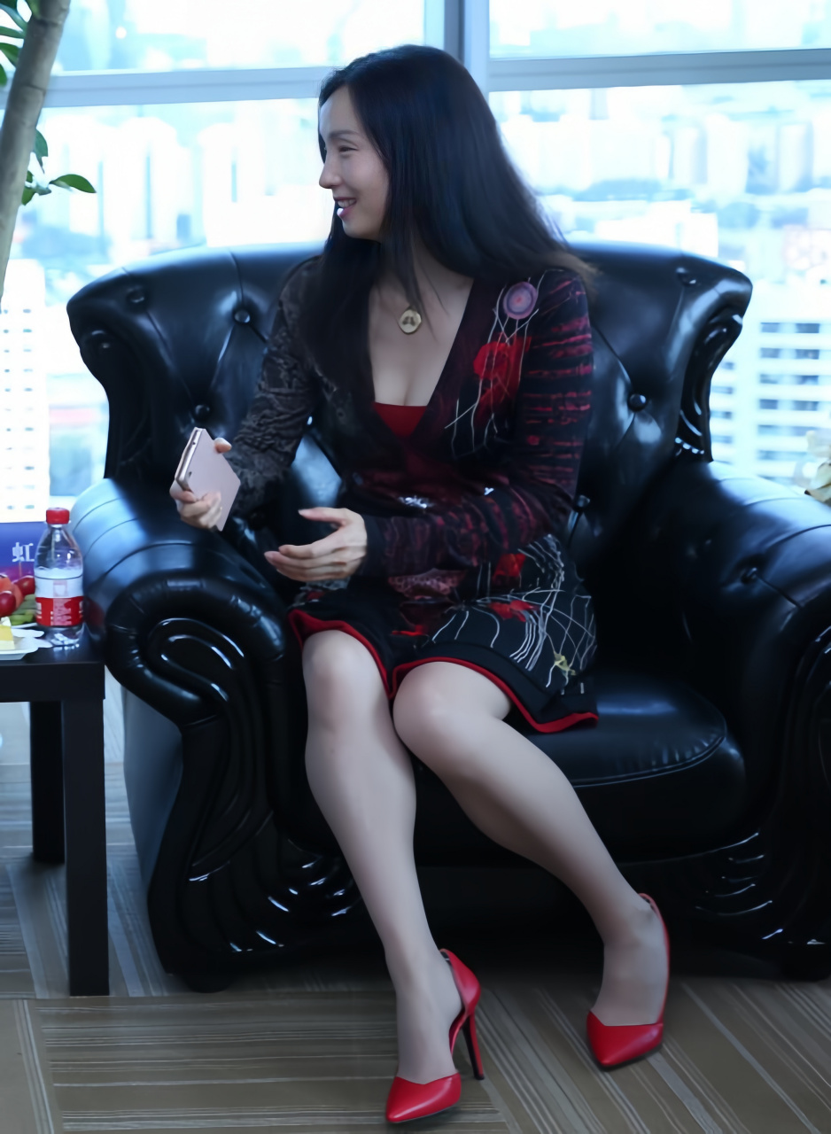 陶虹旧照!这个高跟鞋很有时代感,起码是90年代的