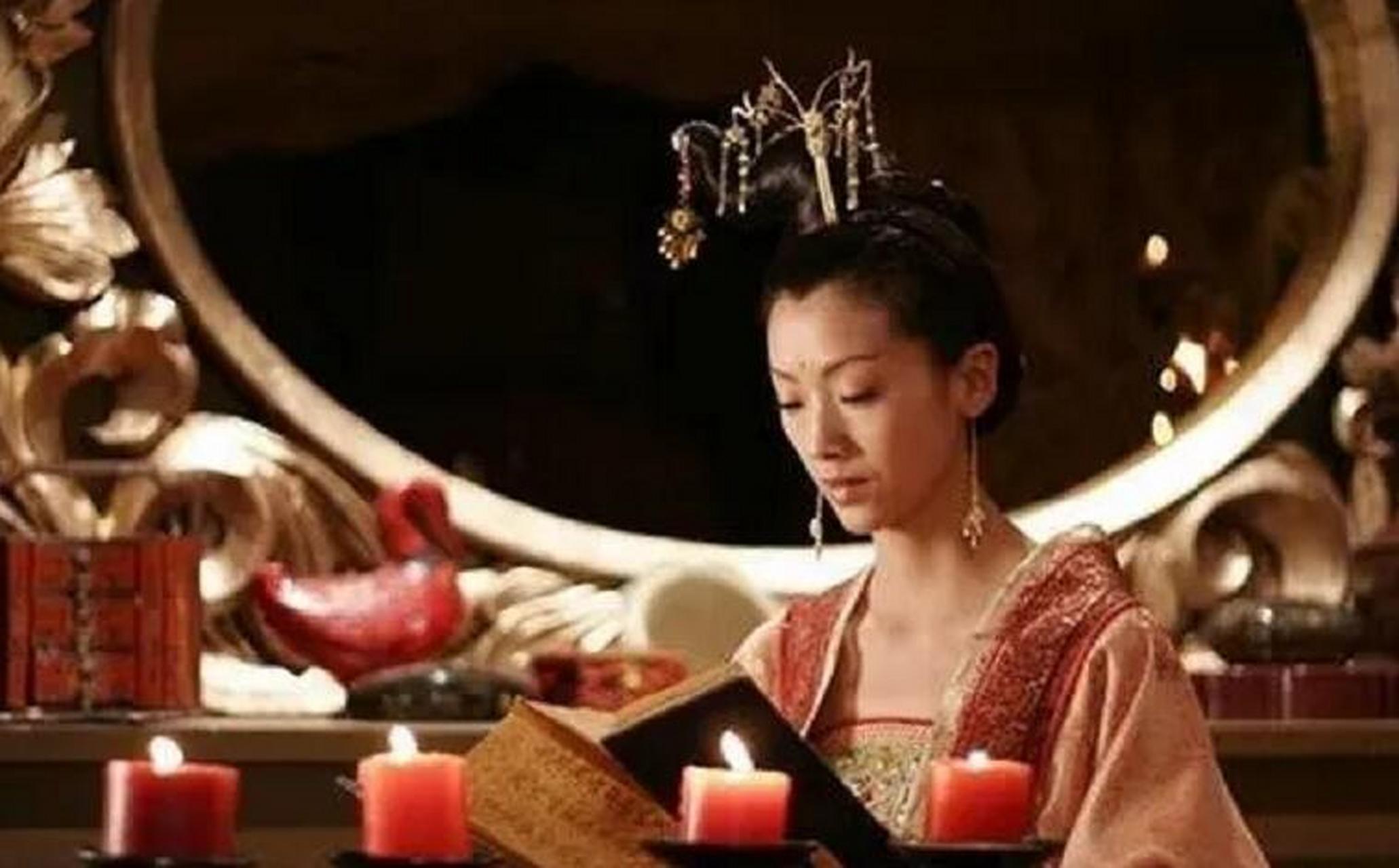 有一天,北魏太武皇帝拓跋焘看着他宠爱的妃子冯昭仪,试探地说:"我下令