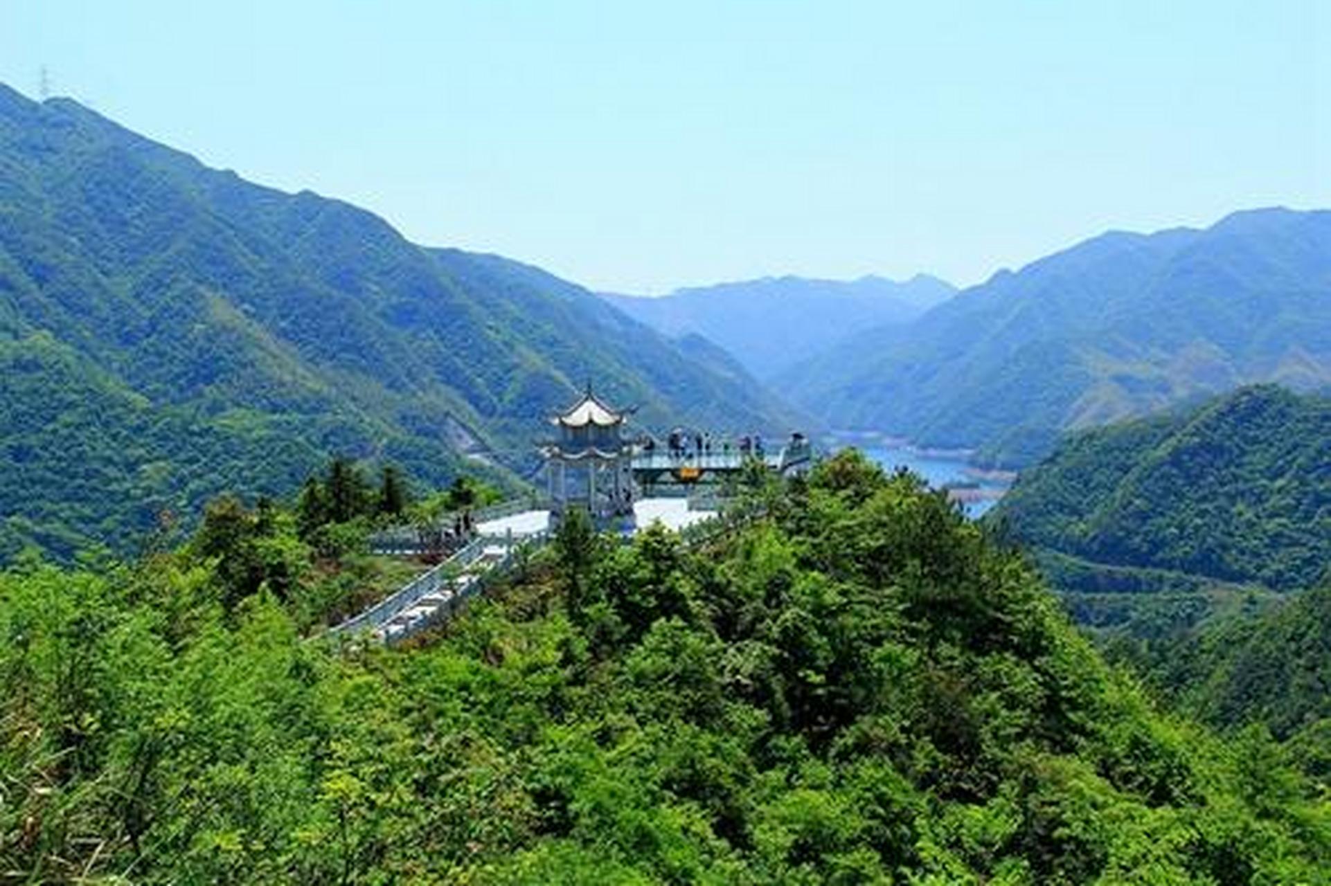 定光寺古道位于浙东鄞西龙观乡龙谷村与章水镇崔岙村高山之间,全长