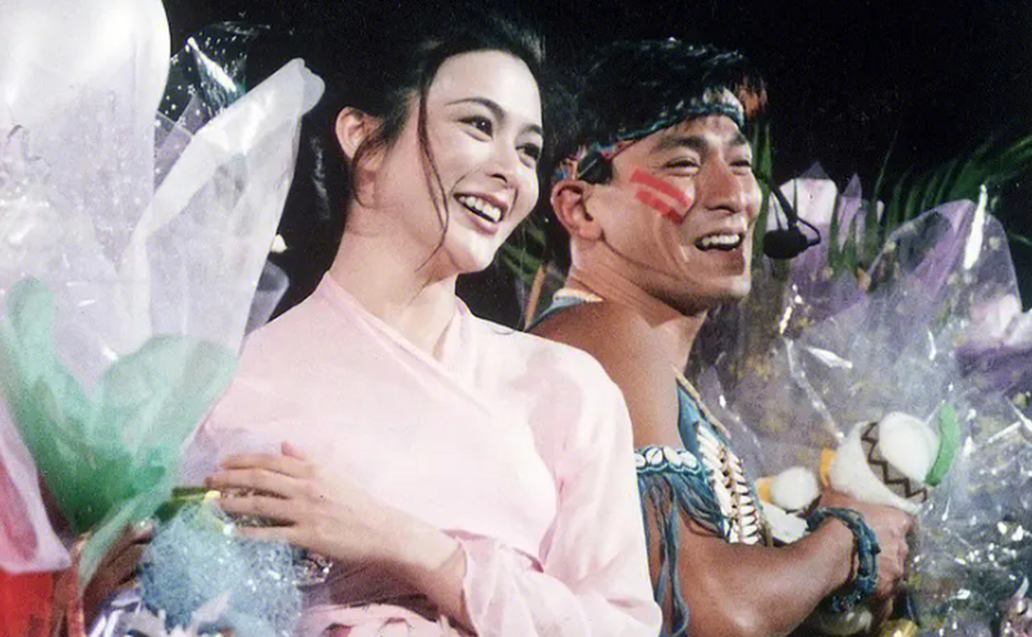 刘德华和关之琳的绯闻颇为传奇 他们合作了十几部电影,演绎了许多的爱