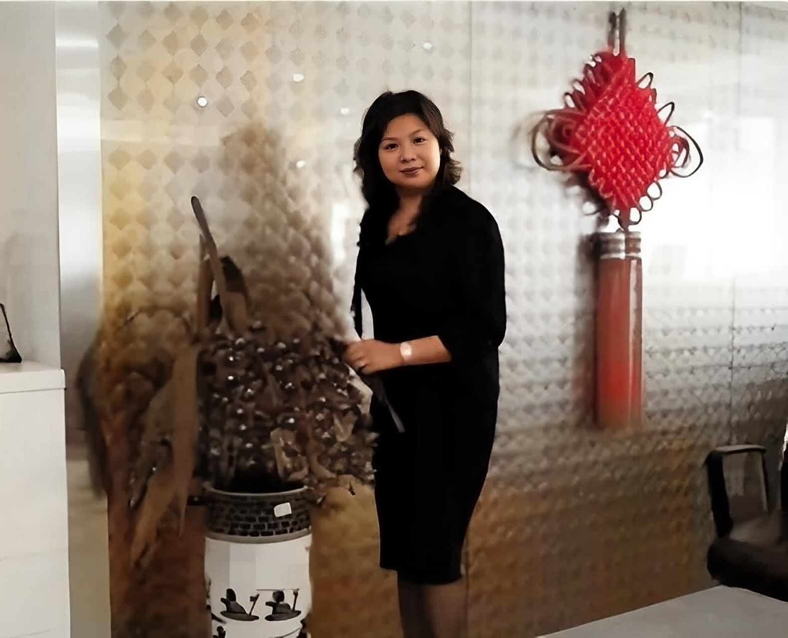 她是亿万富翁李宝华,诈骗30亿元,花掉60万元,只为玩美体针,曾把燕窝当