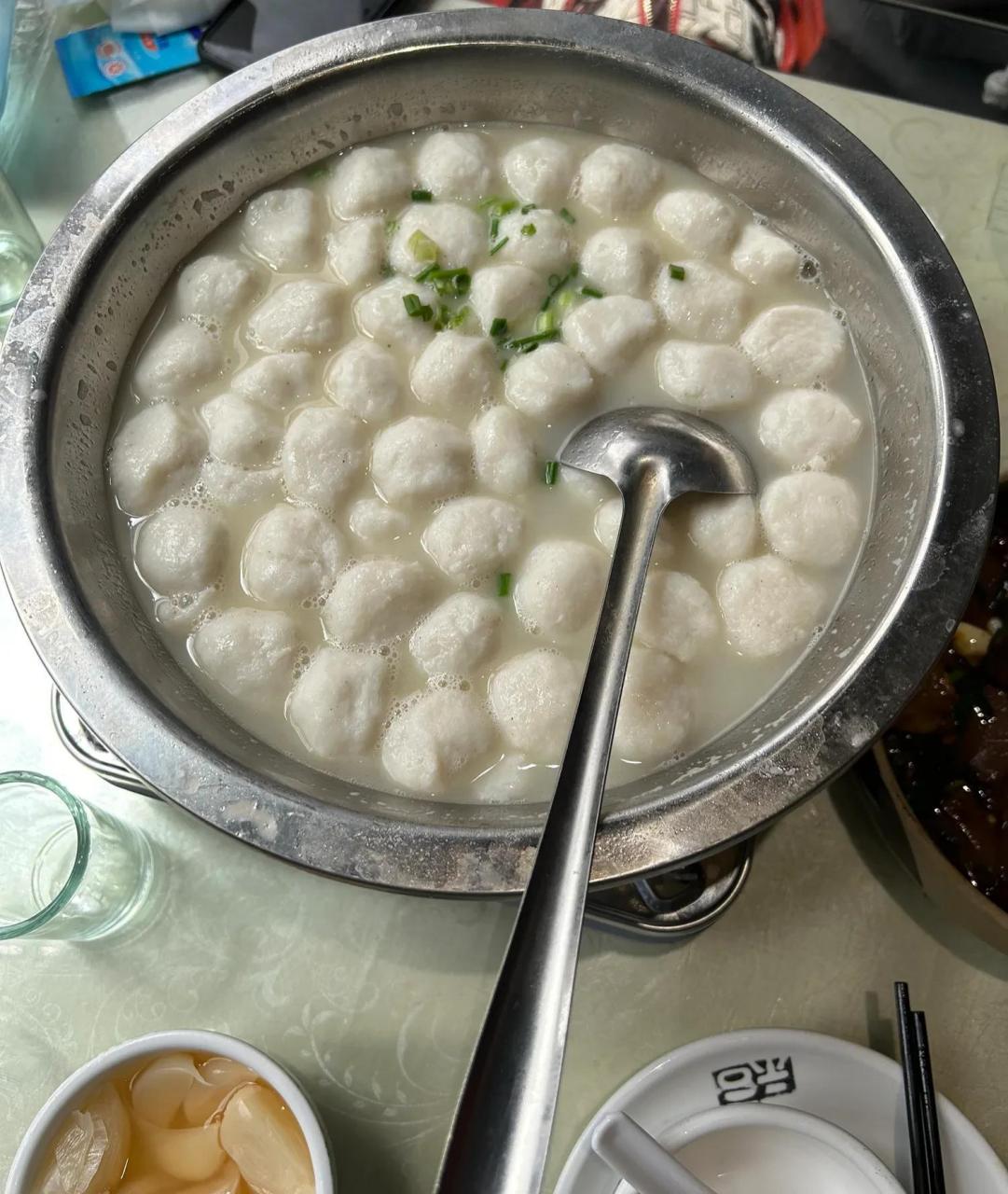 几十年了,老武汉人熟悉的江夏汤逊湖鱼丸子店小田园.