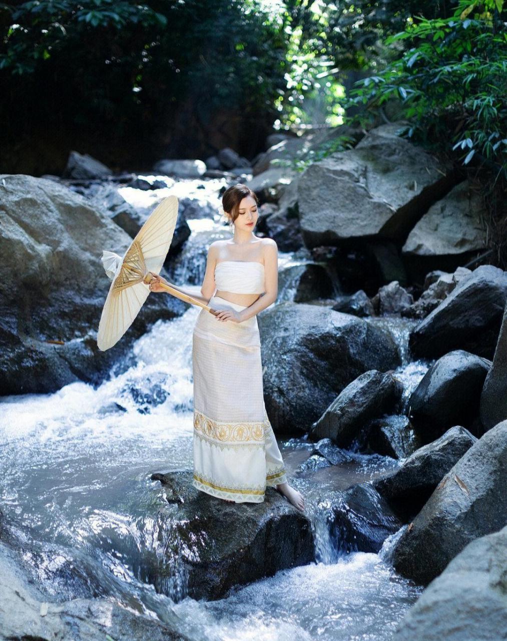 你们发现没?傣族服饰的设计都很有女人味