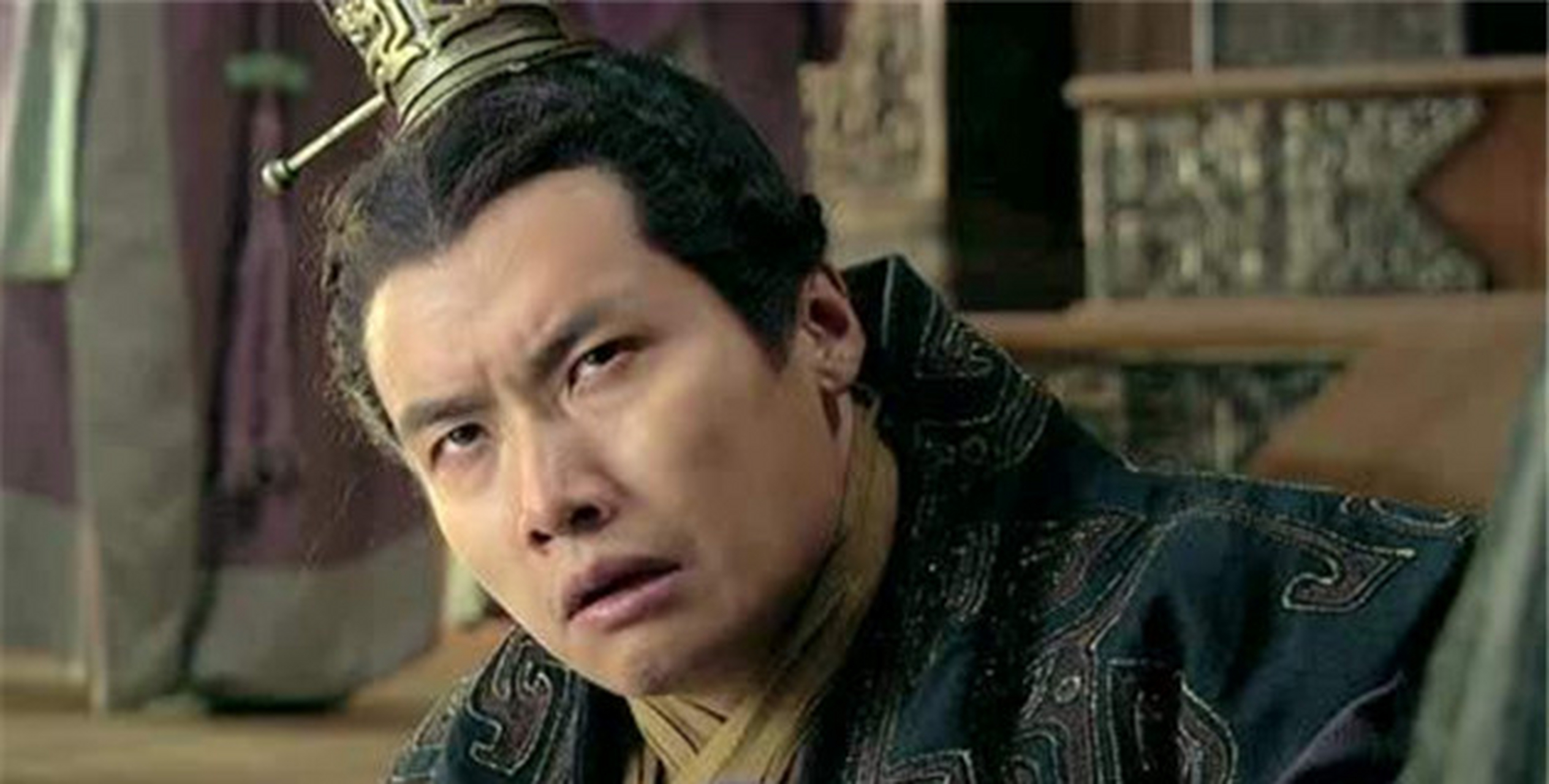胡亥是个昏庸的人,他当上皇帝后,将国事交给了赵国,他则在宫中享乐.