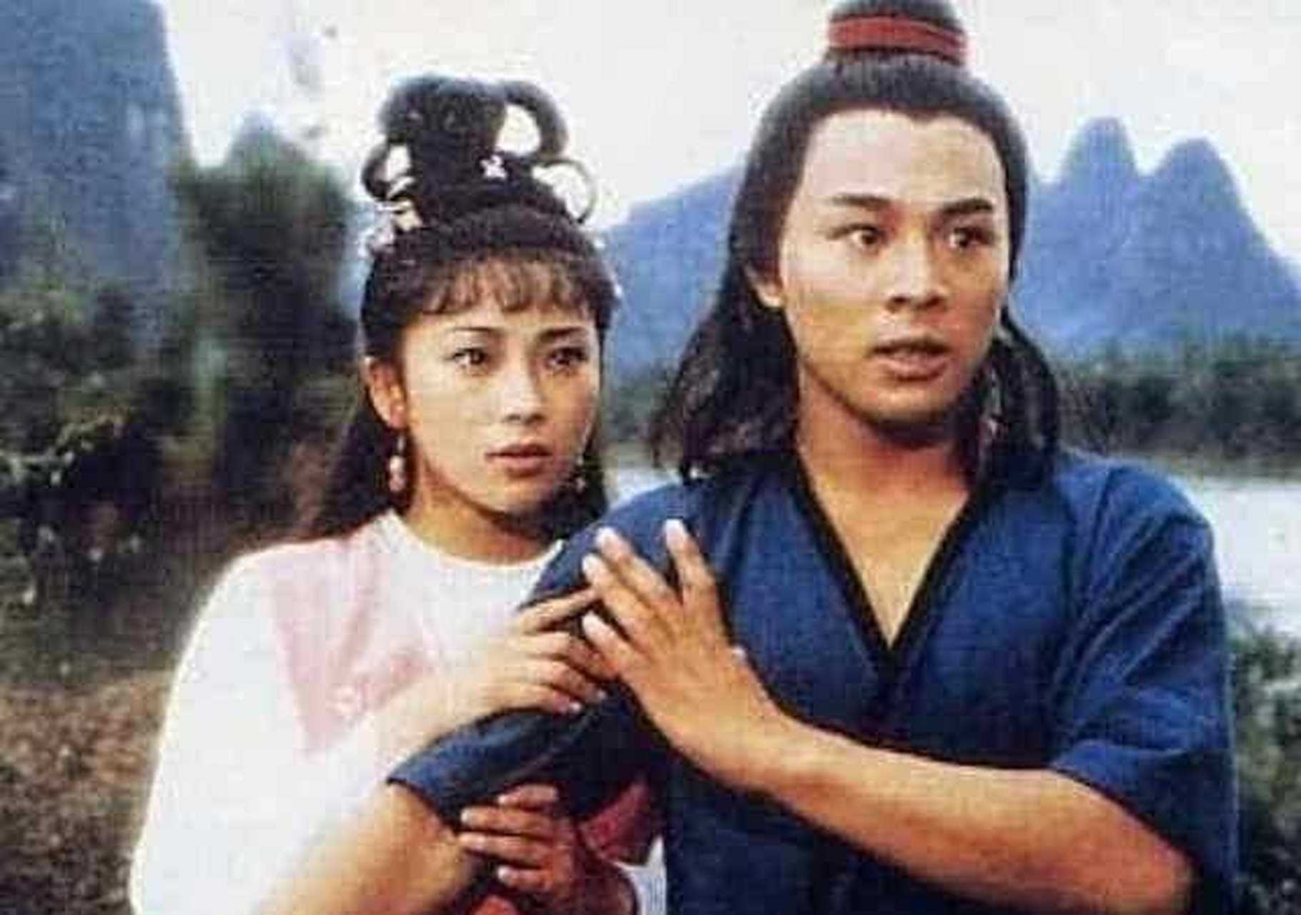 拍摄电影《无敌小子》时,李连杰受了严重的内伤,有个"高人"指点他,让