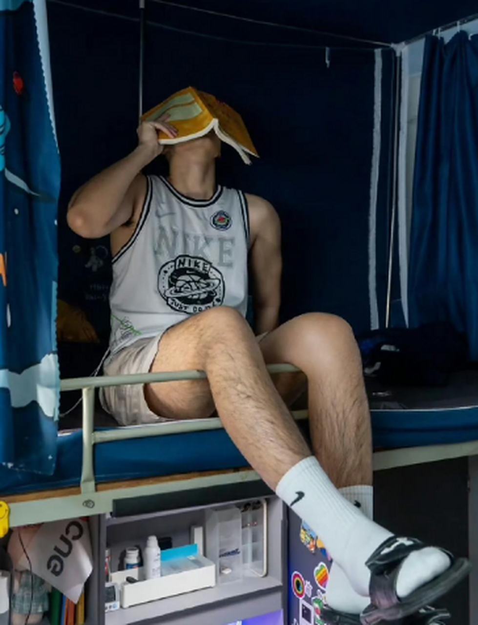 男生腿毛的多少影响男生的颜值吗?#黑皮体育生# #腹肌体育生