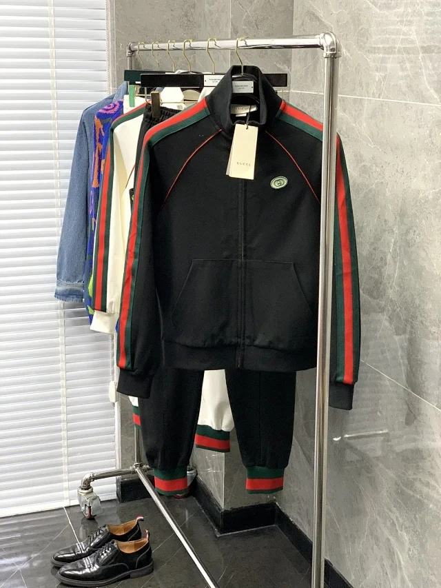 gucci 古驰爆款休闲套装,甄选优质原版面料,运动休闲于一身,胸前精致