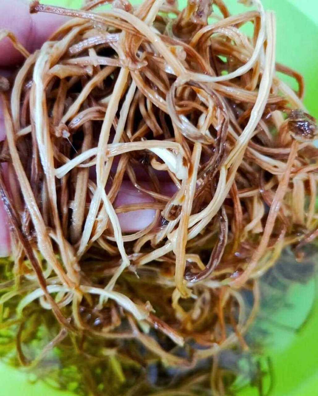 菜品风格东北烀小咸菜[亲亲] 选用食材地瓜梗,五花肉,老抽,生抽,白糖