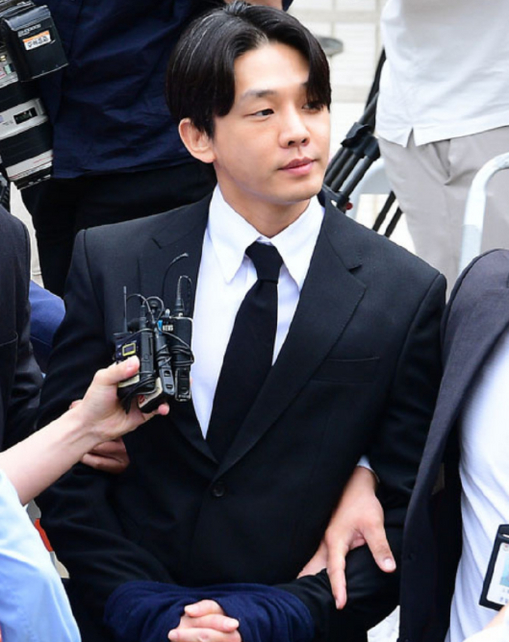 【刘亚仁逮捕令被法院驳回】近日,韩国演员刘亚仁现身法院接受拘捕令